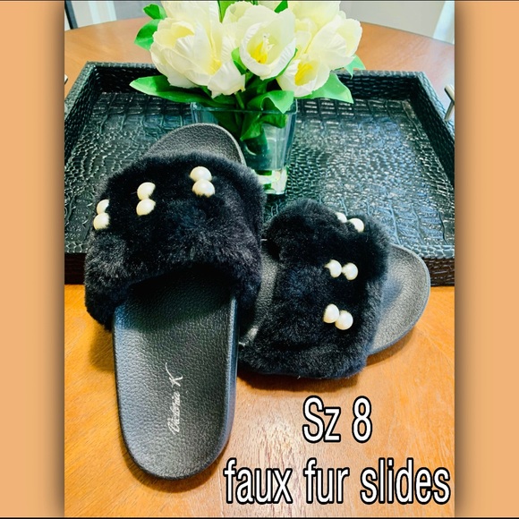 NEW Size 8 faux fur slides - Picture 2 of 3